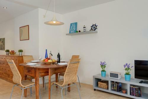 Tamariu Apartment Sleeps 8 Wifi