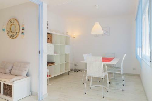 Tamariu Apartment Sleeps 6 Air Con