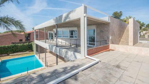 Luxury Beachfront Villa In Tarragona