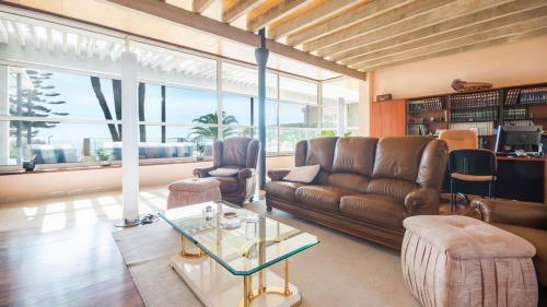 Luxury Beachfront Villa In Tarragona