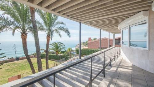 Luxury Beachfront Villa In Tarragona