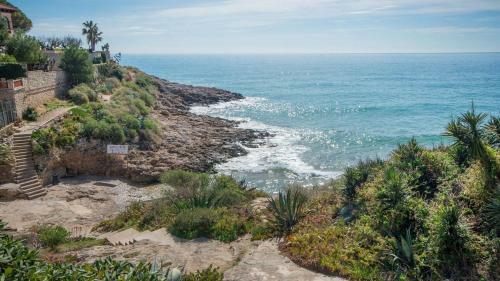 Luxury Beachfront Villa In Tarragona