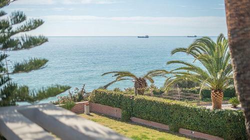 Luxury Beachfront Villa In Tarragona