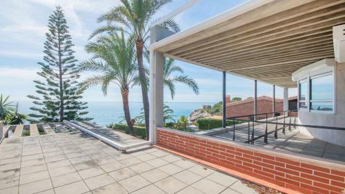 Luxury Beachfront Villa In Tarragona