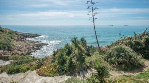 Luxury Beachfront Villa In Tarragona