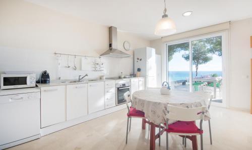 Villa Limonium With Sea Views
