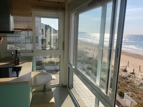 Long Beach Luxury Apartment Over The Sea