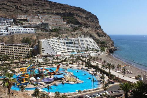 Luxury African Apartment With Pool In Taurito, Mog�n.