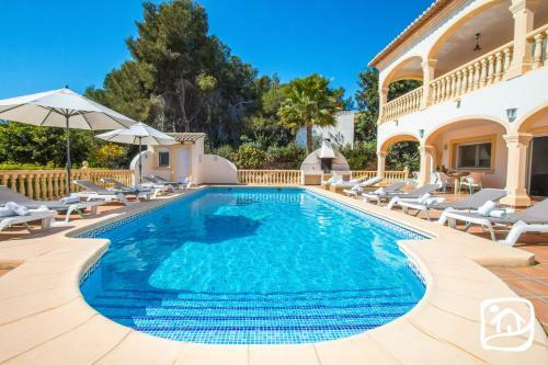Abahana Villas Summertime