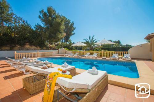 Abahana Villas Summertime