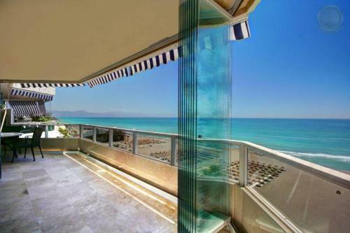 Apartamento 4 Bedroom Beachfront Penthouse