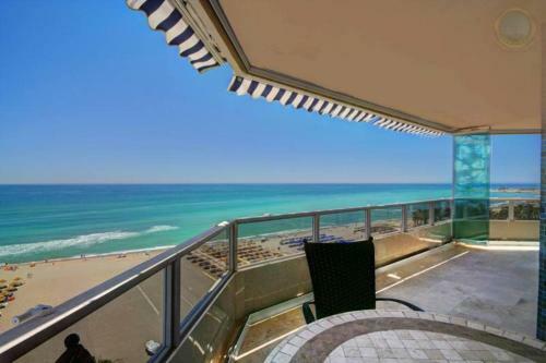 Apartamento 4 Bedroom Beachfront Penthouse