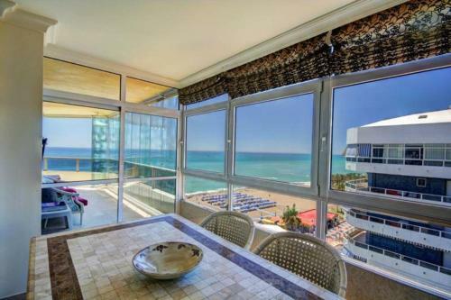 Apartamento 4 Bedroom Beachfront Penthouse