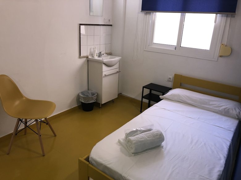 Hostal Click & Room