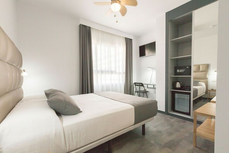 Hostal Bajondillo Beach Cozy Inns