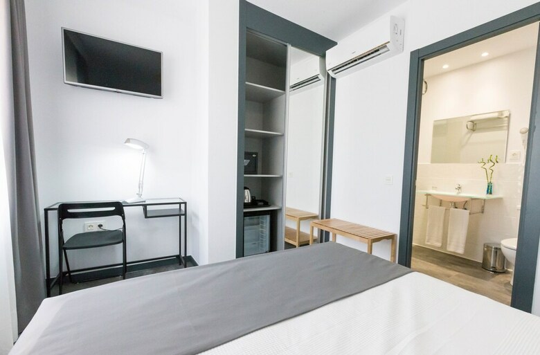 Hostal Bajondillo Beach Cozy Inns