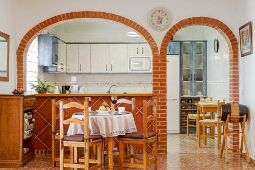 Torrox Villa Sleeps 6 Pool Air Con Wifi
