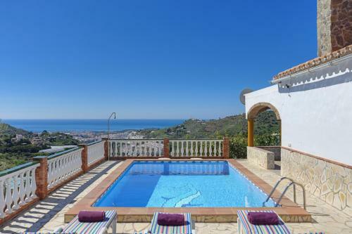Torrox Villa Sleeps 6 Pool Air Con Wifi