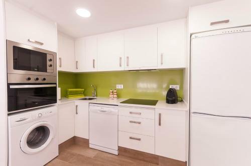 Lets Holidays Tropicana Apartment 2