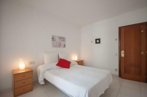 Lets Holidays Pool Apartment Beach 4