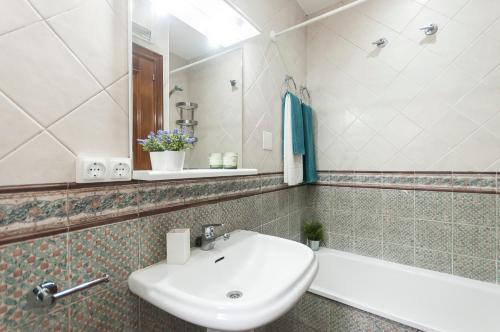 Lets Holidays Big And Centric Apartment