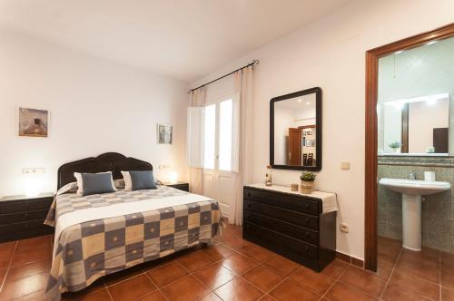 Lets Holidays Big And Centric Apartment