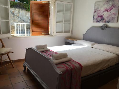 Blanca Paloma - Holiday House