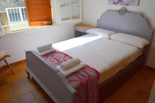 Blanca Paloma - Holiday House