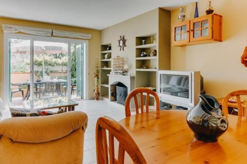 Ava�s Secret House