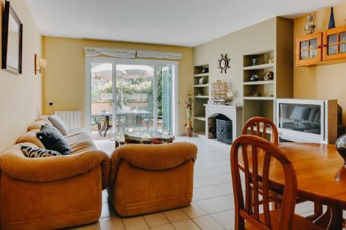Ava�s Secret House
