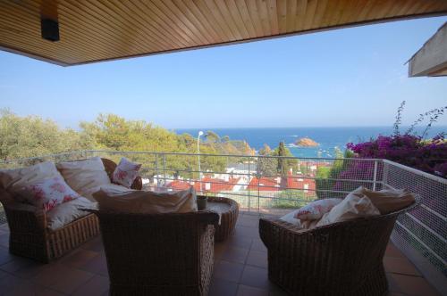 Lets Holidays Sailor House With Sea Views