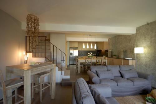 Lets Holidays Comte Mir� Apartment