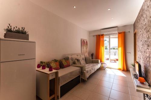 Lets Holidays Terrace Apartment