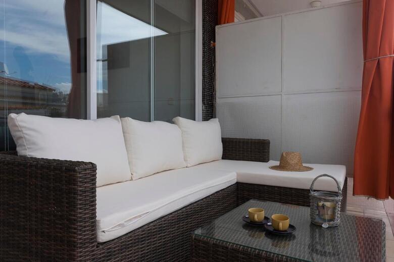 Lets Holidays Elsa Apartment