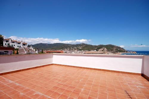 Lets Holidays Big Terrace House And 2 Parking