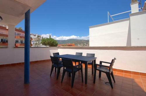 Lets Holidays Big Terrace House And 2 Parking
