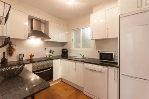 Lets Holidays Gabarra Apartment