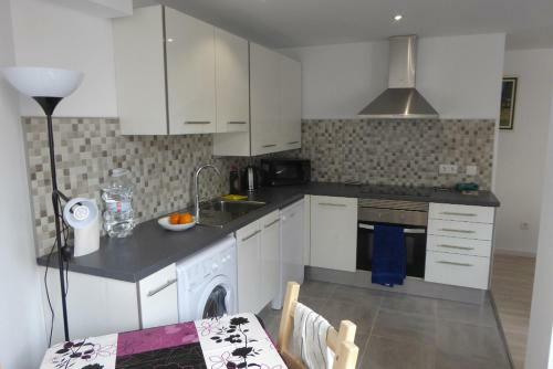 Malvarossa Apartment Near Beach