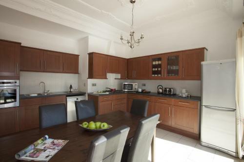 Carmen Apartments