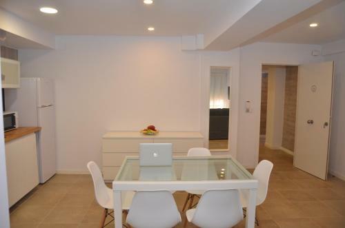 Hostal City Suites Apartments