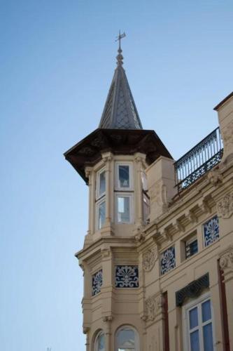 Valencia Apartments