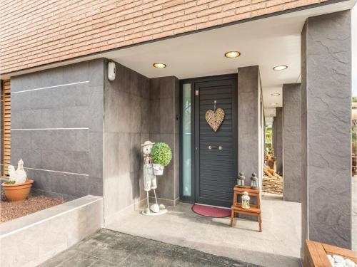 Three-bedroom Holiday Home In Vidreres