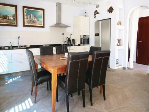 Three-bedroom Holiday Home In Vinaros