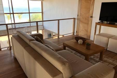Canoas De Punta Sal Beach House