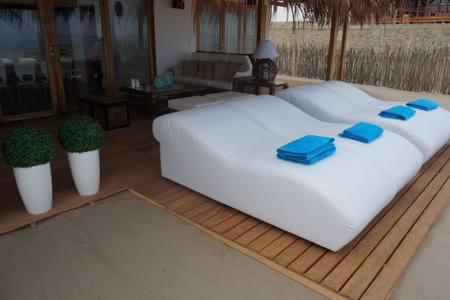 Canoas De Punta Sal Beach House