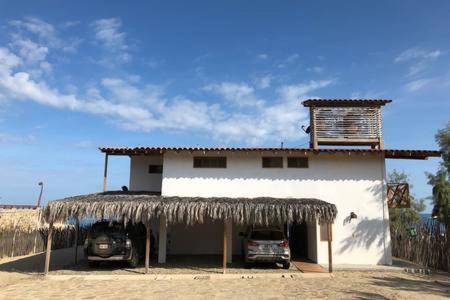 Canoas De Punta Sal Beach House