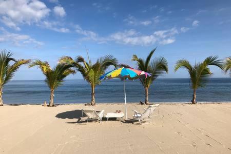 Canoas De Punta Sal Beach House