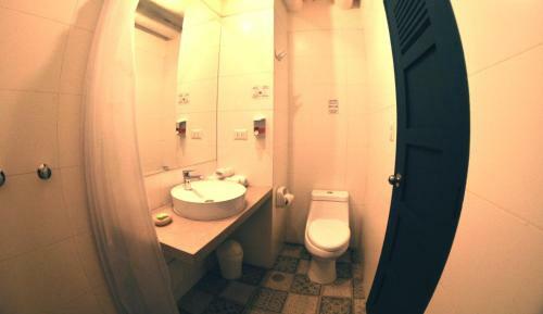 Nao Victoria Hostel