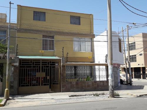 Hostal Travel House