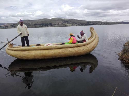 Uros Aruntawi Lodge